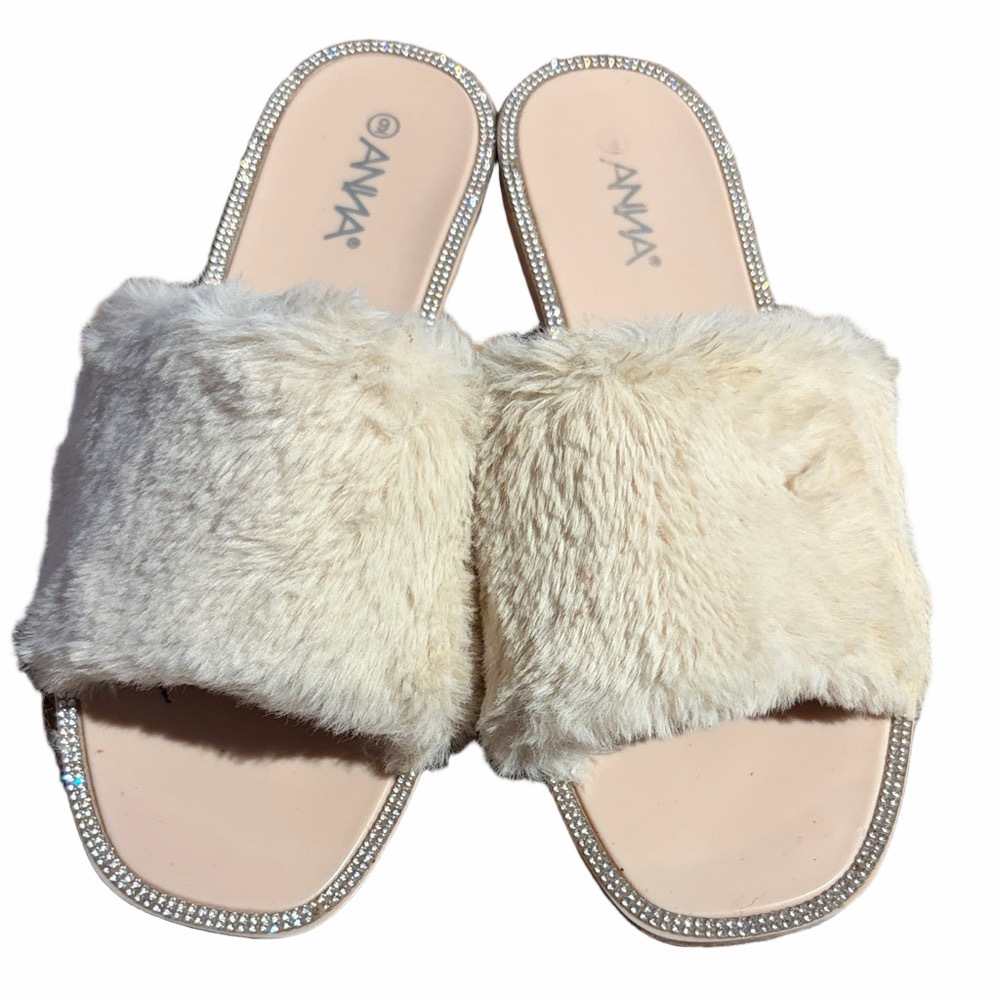 Anna Furry Cream Slippers | EUC | Sz 9/40EU